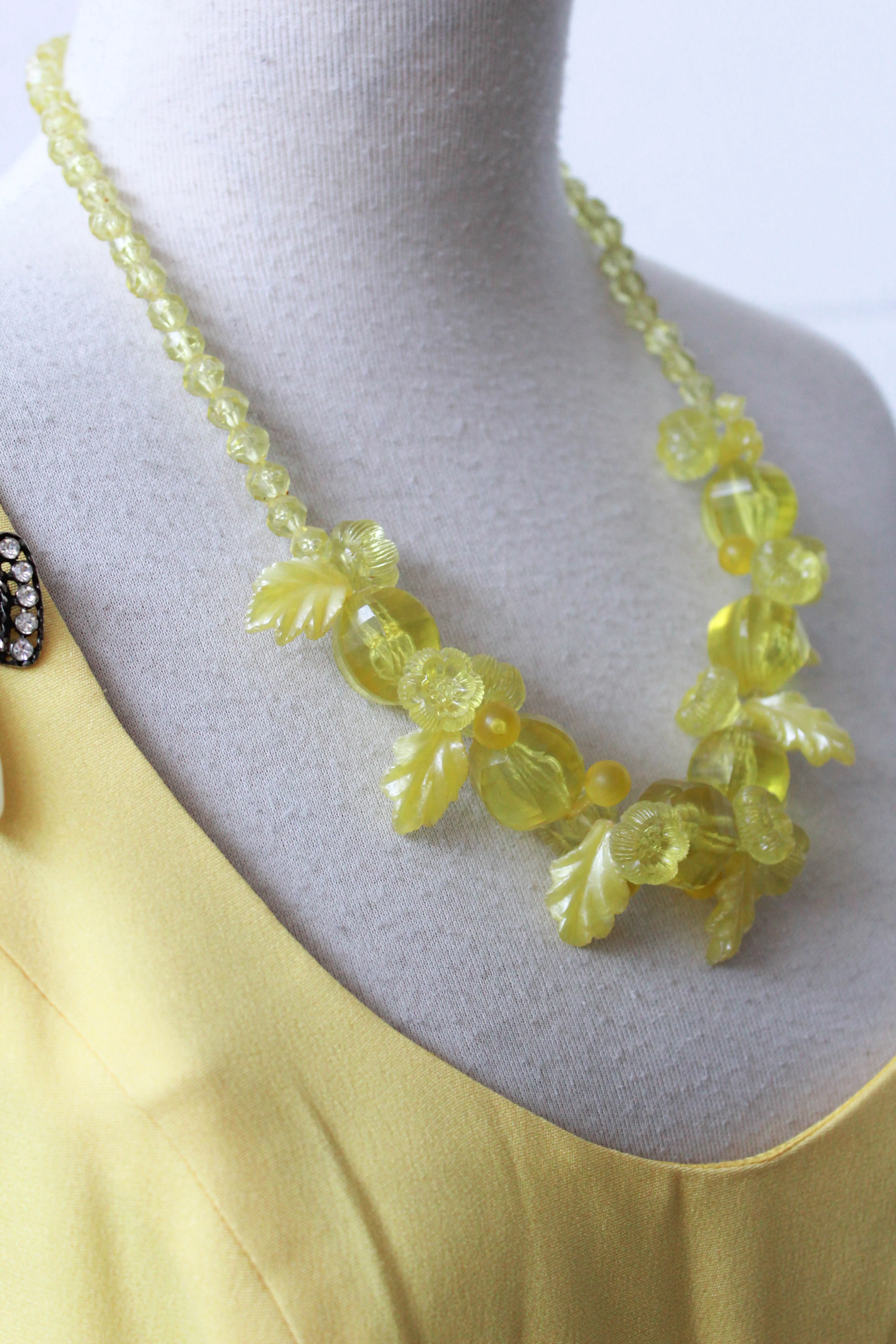 1950s Yellow Plastic Floral Necklace