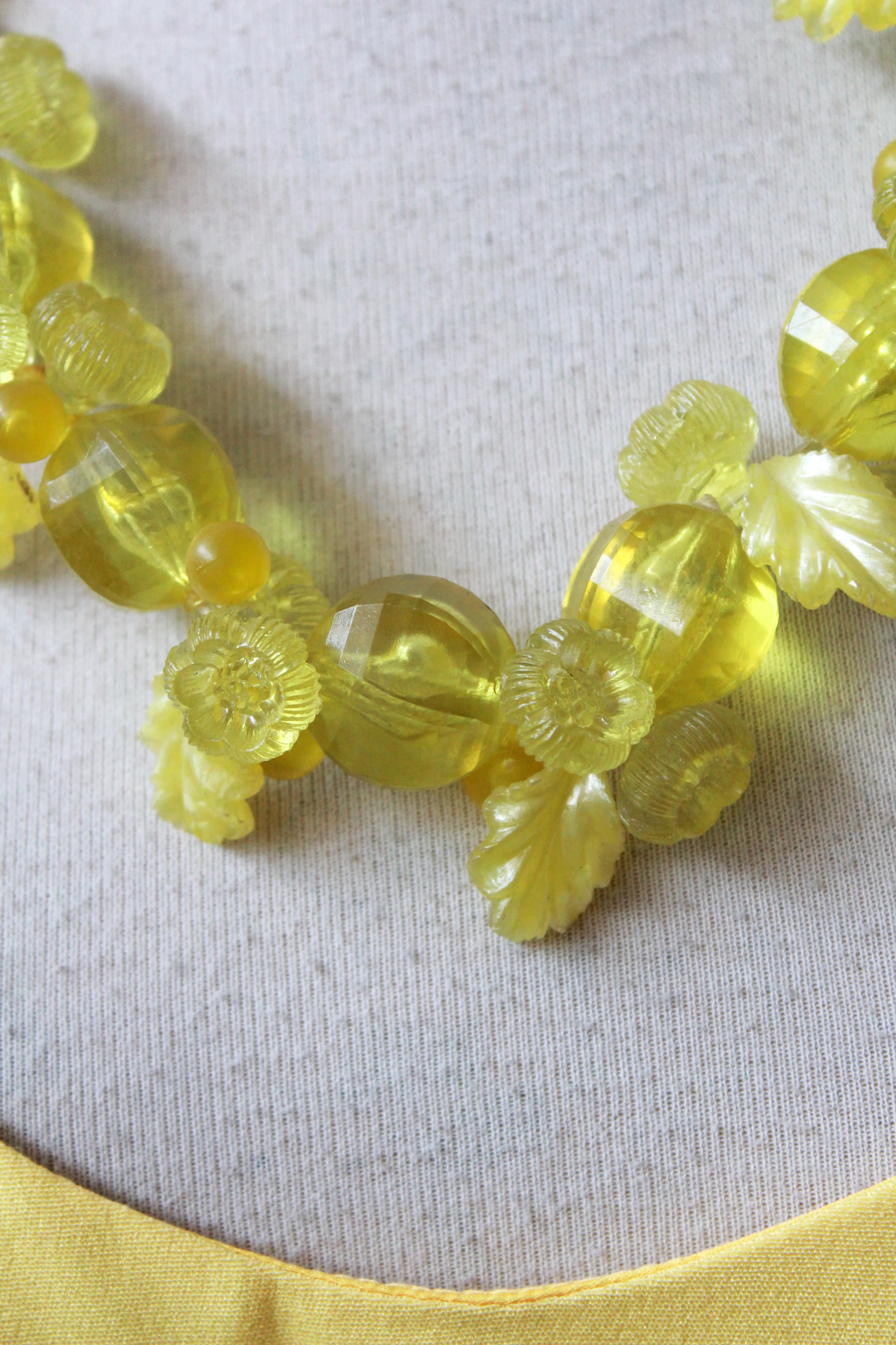 1950s Yellow Plastic Floral Necklace