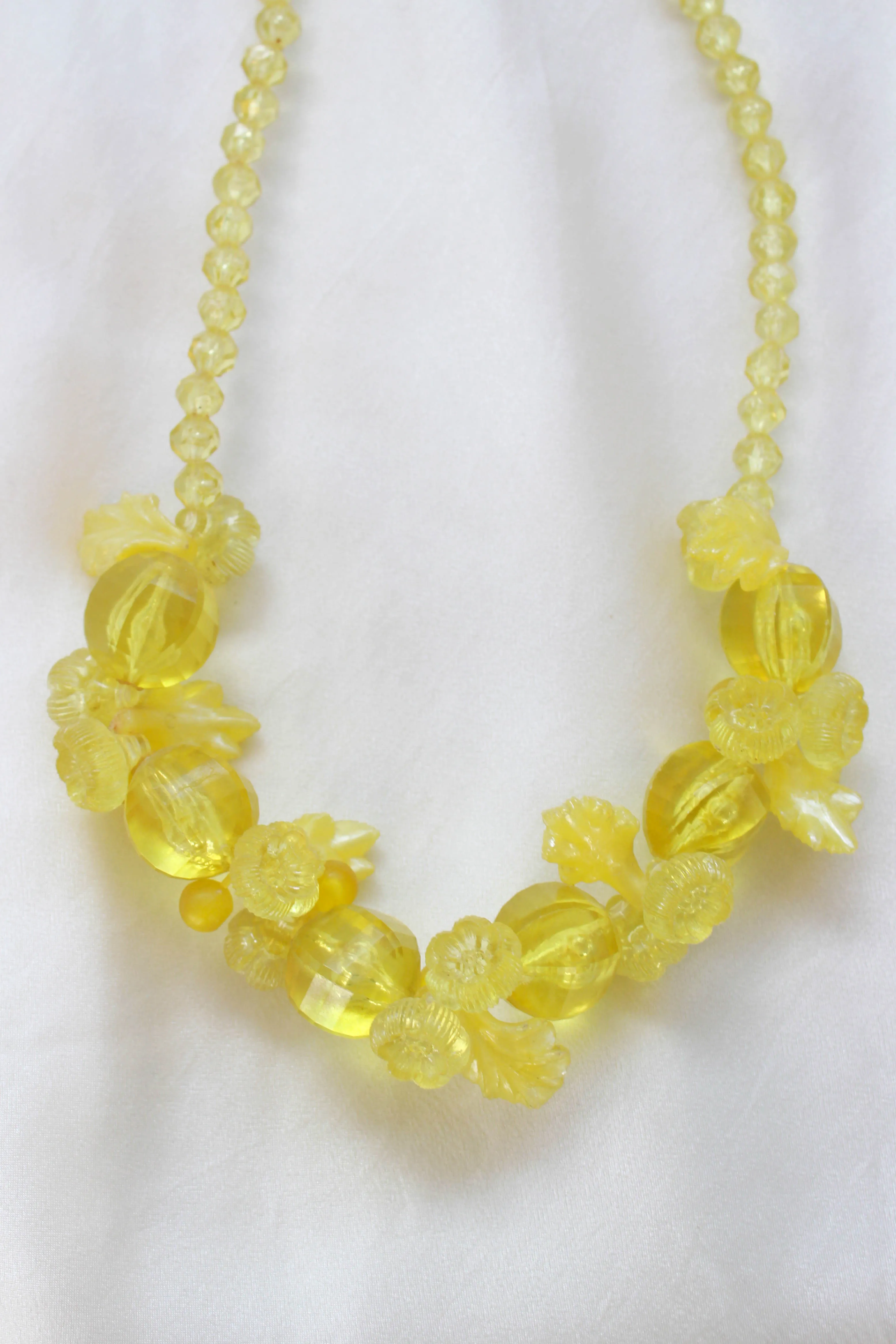 1950s Yellow Plastic Floral Necklace