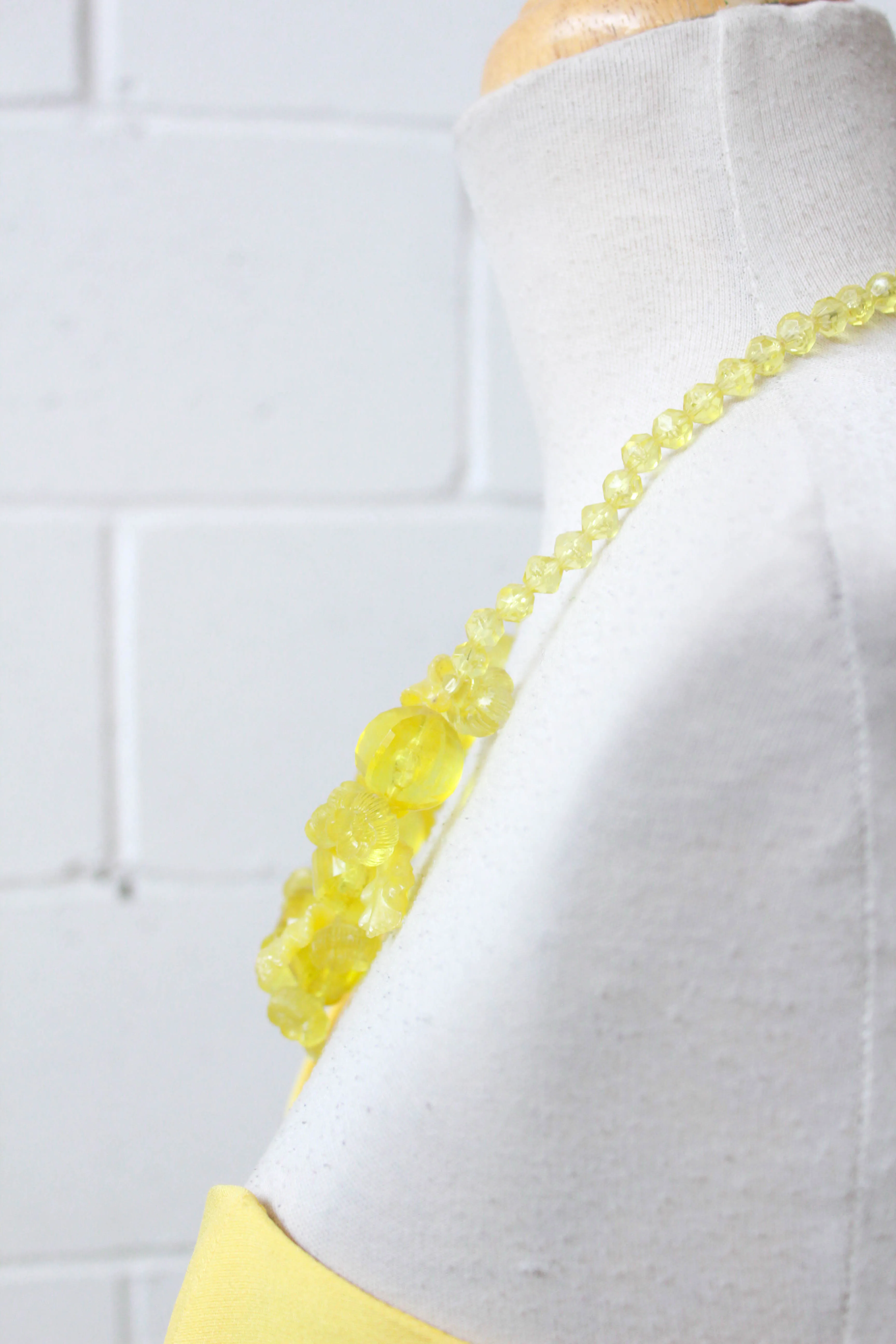 1950s Yellow Plastic Floral Necklace