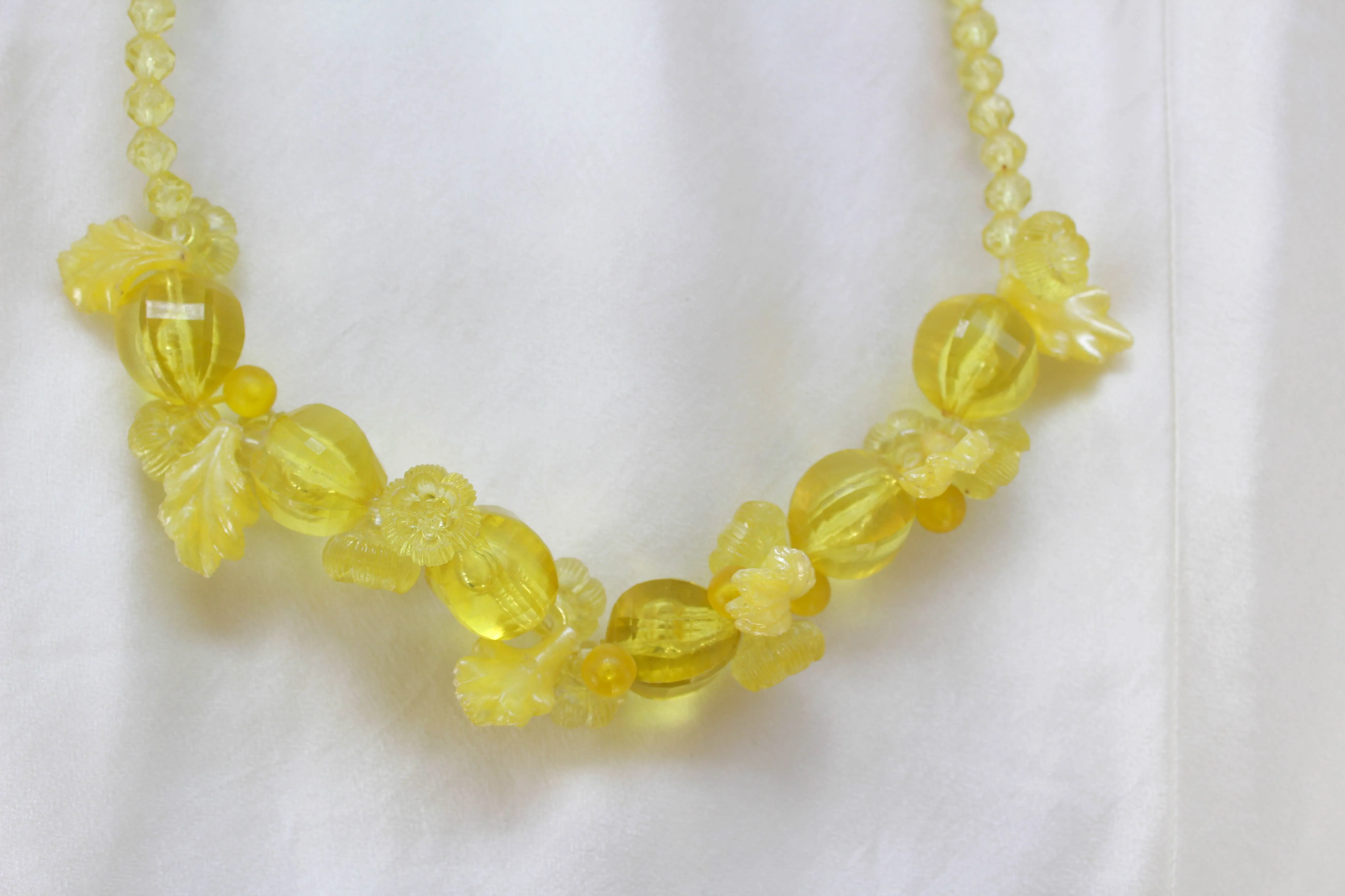 1950s Yellow Plastic Floral Necklace