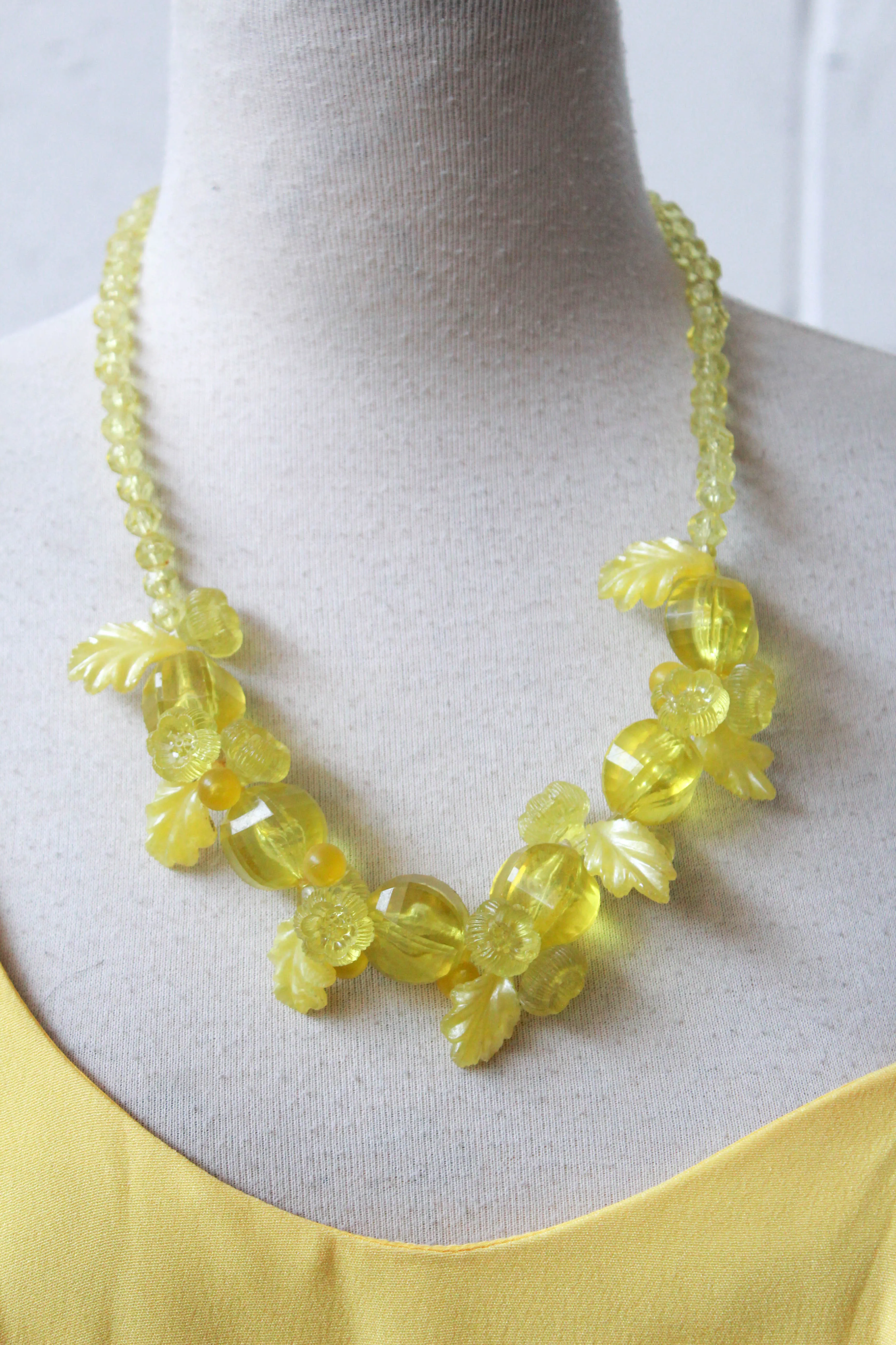 1950s Yellow Plastic Floral Necklace