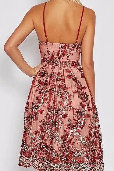 A Line Red V-neck Embroidery Scalloped Lace Appliques Spaghetti Straps Homecoming Dress