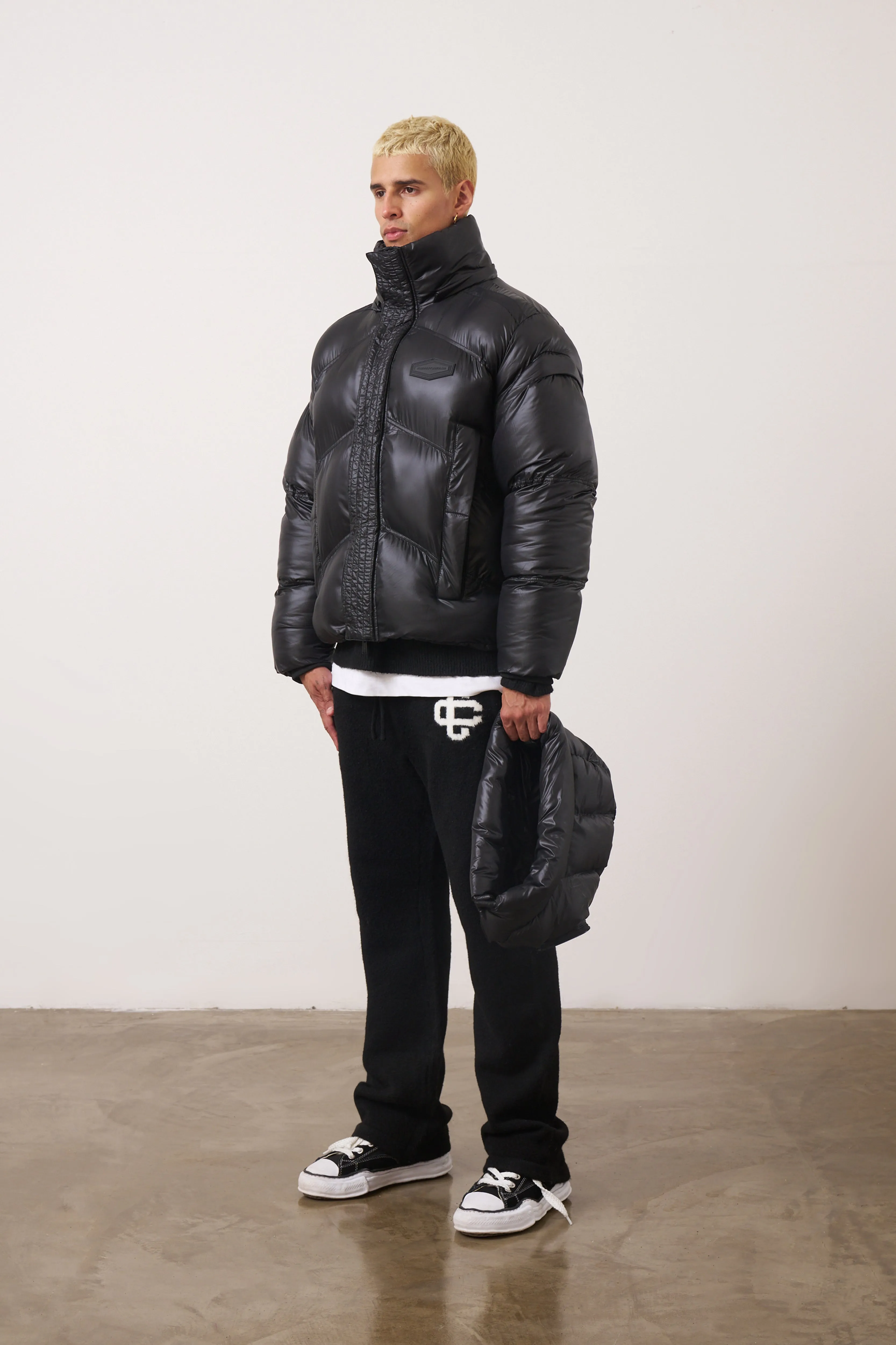 ZIPPER SLEEVE DETAIL PUFFER - BLACK